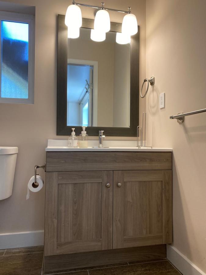 Richmond Vancouver Airport Comfy Home Экстерьер фото