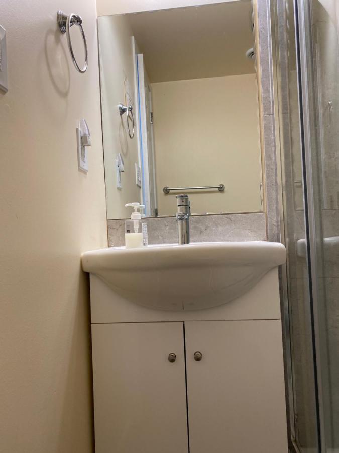 Richmond Vancouver Airport Comfy Home Экстерьер фото